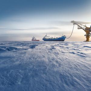 Норвегия остановит бурение в Арктике